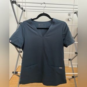 FIGS scrub top small: Dark Harbor